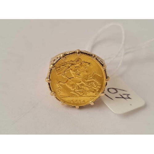 67 - A HALF SOVEREIGN RING IN 9CT MOUNT 1914 SIZE P 9.8g