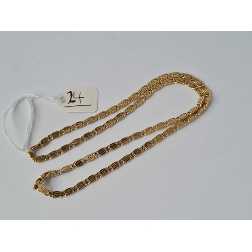 24 - A good fancy link neck chain 14ct gold 17 inches - 7 gms