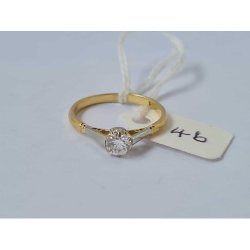 46 - A VINTAGE SINGLE STONE DIAMOND RING 18CT GOLD AND PLATINUM SET WITH A 0.5 CARAT DIAMOND SIZE R