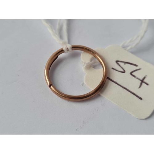 54 - A 15ct gold tested split ring