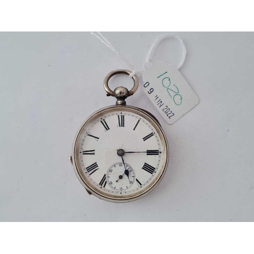 1020 - A gents silver pocket watch with seconds dial