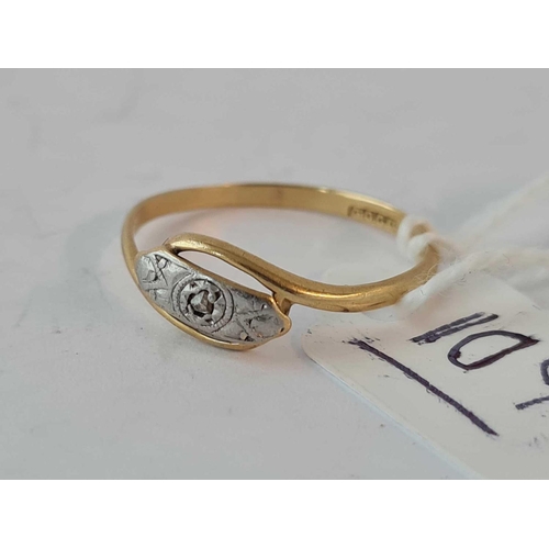 109 - A deco single stone diamond ring 18ct gold size Q