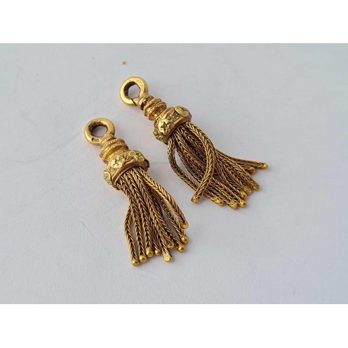 129 - a pair of gold tassels 14ct gold - 2.9 gms