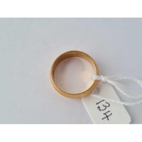 134 - A band ring 9ct size R - 5.1 gms