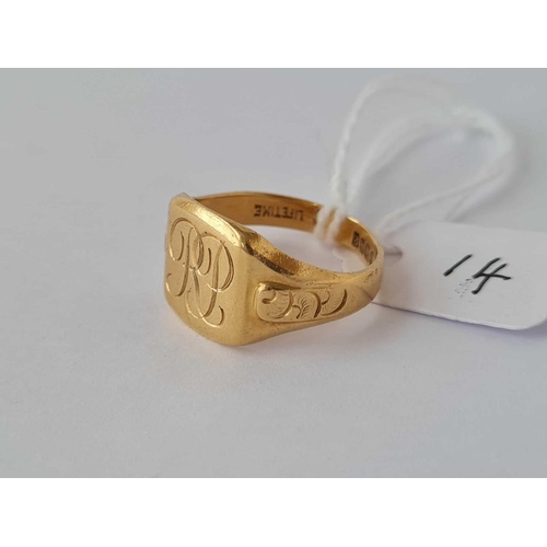 14 - A heavy gents 18ct gold signet ring with engraved shoulders size P ½ 6.5g