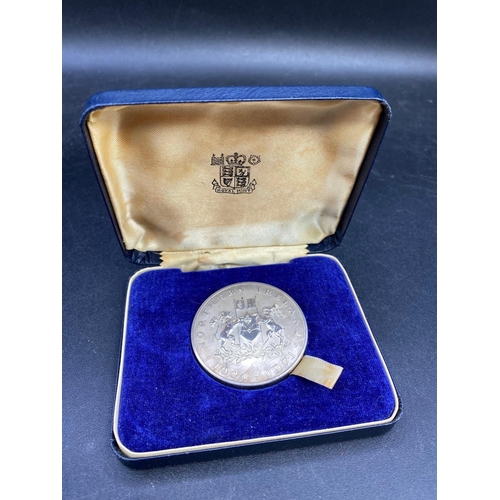 1464 - A Northern Ireland silver commemorative medal 1921-1971. Boxed