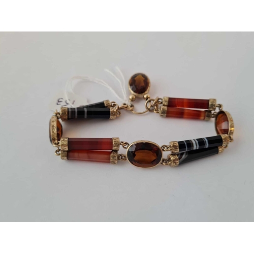 153 - ANTIQUE VICTORIAN 15CT GOLD MOUNTED AGATE AND CITRINE SET BRACELET WITH CITRINE SET PADLOCK.   LENGT... 