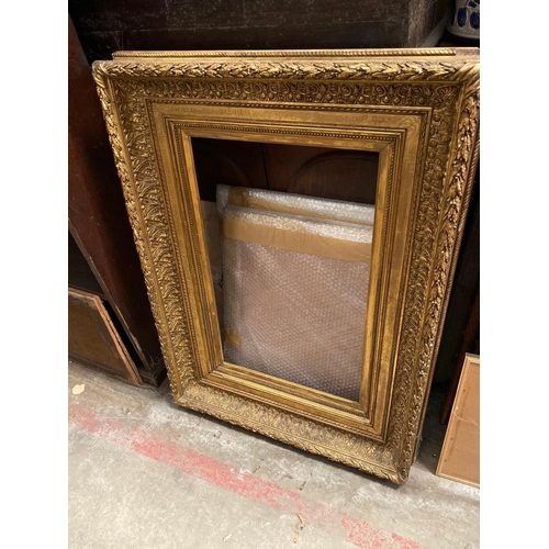 1688 - A Victorian heavy gilt picture frame