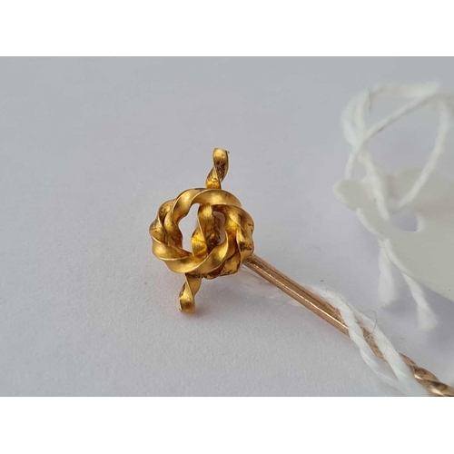 172 - A sailors knot gold terminal stick pin in high carat