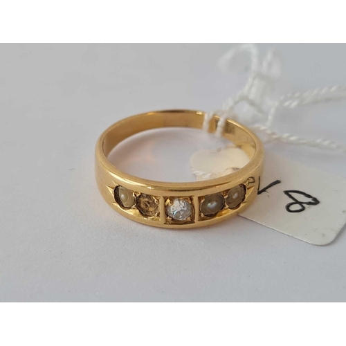 18 - An diamond and pearl half hoop 18ct gold ring (stone out) size P 4.1g inc
