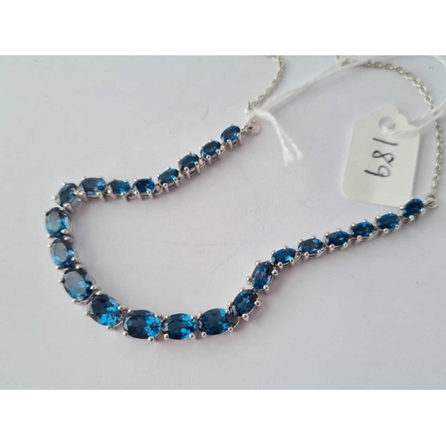 189 - A attractive silver and blue topaz necklace