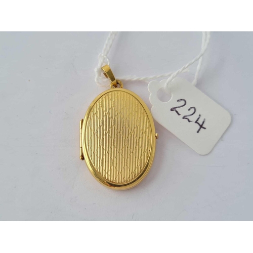 224 - A oval locket 9ct - 3.6 gms