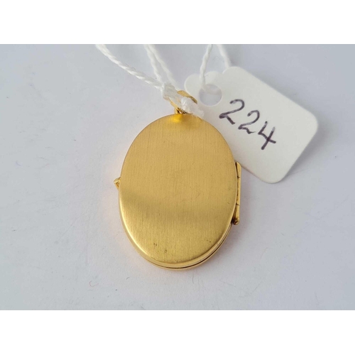 224 - A oval locket 9ct - 3.6 gms