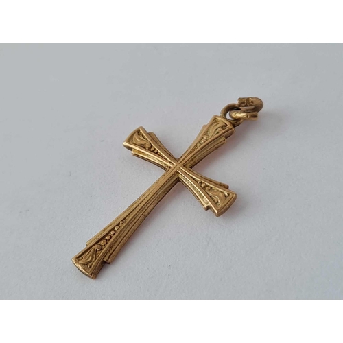 28 - A 9ct cross pendant