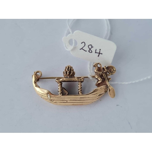 284 - A boat shaped brooch 9ct - 7.5 gms