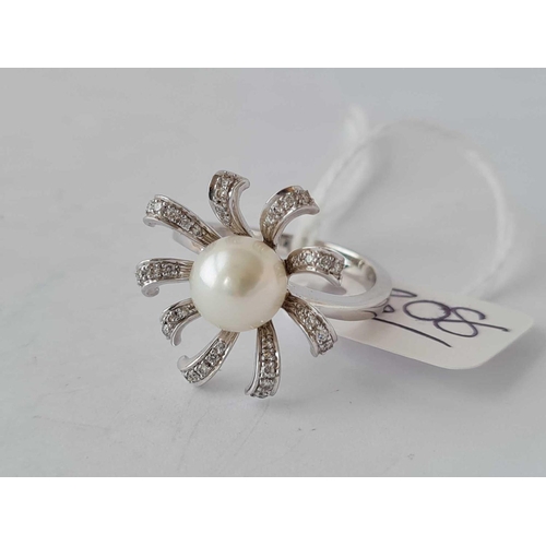 308 - A GOOD PEARL AND DIAMOND FLOWER HEAD SHAPED RING 18CT GOLD SIZE N - 6 GMS