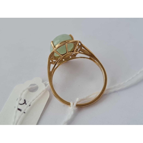31 - A matching jadeite ring 9ct size R 1/2