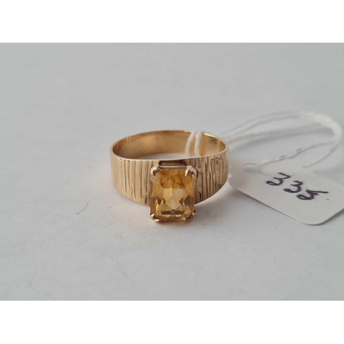 335 - A gents citrine ring 9ct size v - 3.9 gms