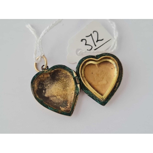 372 - Vintage back & front heart locket