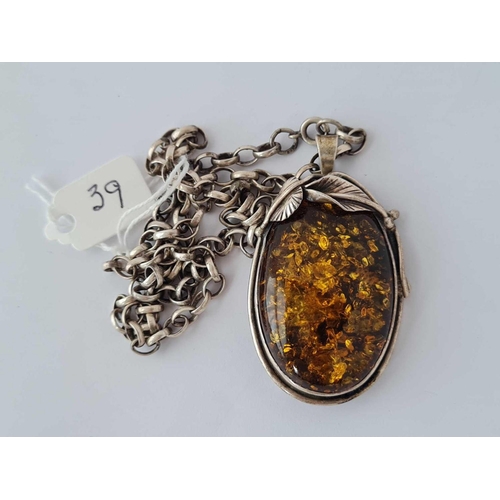 39 - A oval silver and amber pendant necklace