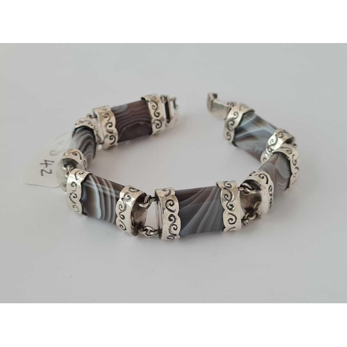 42 - Vintage silver and blue lace agate bracelet.