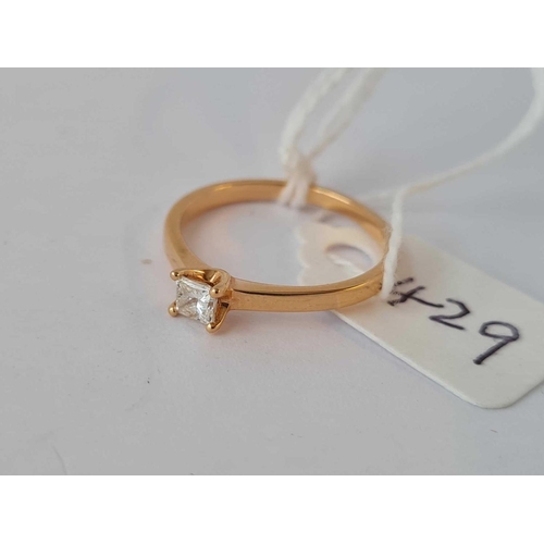 429 - 18ct hallmarked all yellow gold S/S square diamond claw set ring, approx dia weight 0.15cts, size K