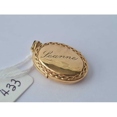 433 - A scroll engraved locket pendant 