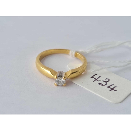 434 - A solitaire diamond ring 18ct gold size j - 2.8 gms