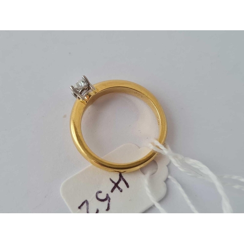 452 - 18ct stamped yellow gold S/S pear shaped diamond ring set in platinum, weight 0.30cts (approx) size ... 