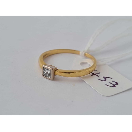 453 - 18ct hallmarked yellow gold S/S square diamond set in a rubover setting, weight 0.30cts (approx) siz... 