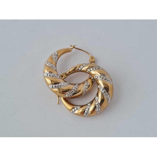 488 - A pair of two colour gold earrings 9ct - 1.5 gms