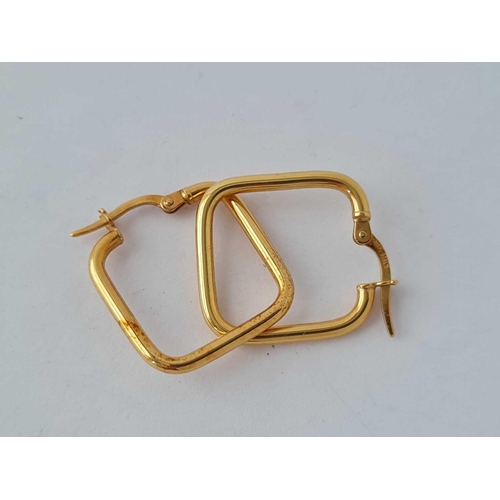 489 - A pair of square shaped earrings 9ct - 1.1 gms