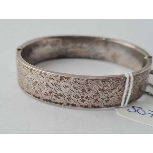 507 - A silver bangle