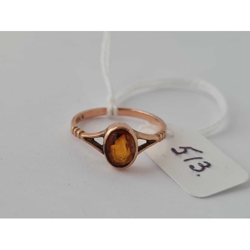 513 - A orange stone ring 9ct size N - 1.5 gms