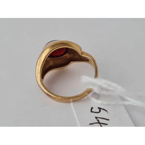 542 - A cabochon garnet 9ct ring size H 3.5g inc