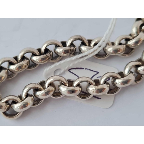 572 - A white metal belcher link bracelet