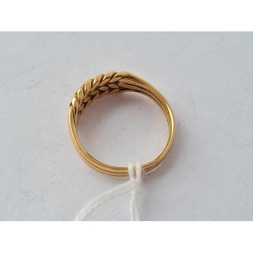 590 - A KEEPER RING 18CT GOLD SIZE Q 1/2 - 5 GMS