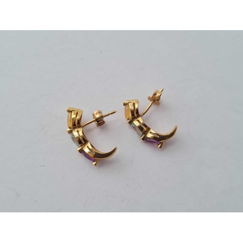 595 - A pair of three colour gold earrings 9ct - 1.4 gms