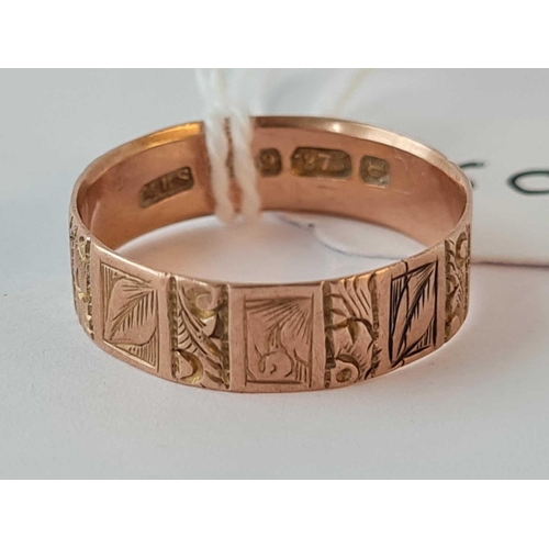 601 - An embossed 9ct band ring size N ½ 2g