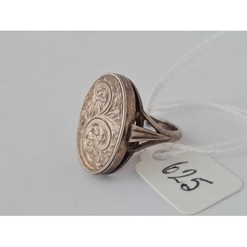 625 - A silver locket ring size M