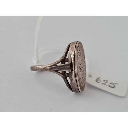 625 - A silver locket ring size M