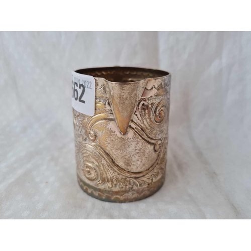 662 - An Edwardian milk jug embossed with scrolls, 3