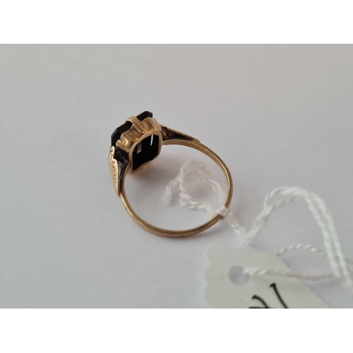 70 - A 9ct  A initial vintage ring size J 1.5g inc