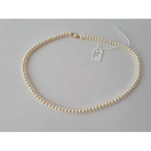 91 - A pearl necklace with 14ct gold clasp