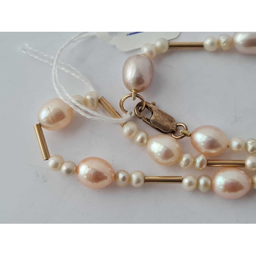 92 - A silver and pearl necklace