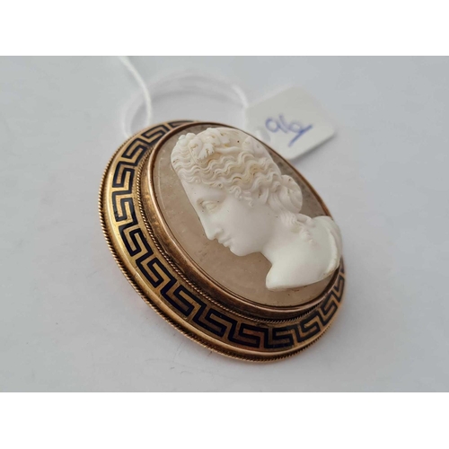 96 - A 19TH CENTUARY GOLD FRAMED HARD STONE CAMEO BROOCH