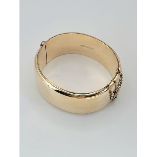 200 - 9ct gold metal core bangle , 38.7g