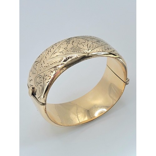 200 - 9ct gold metal core bangle , 38.7g