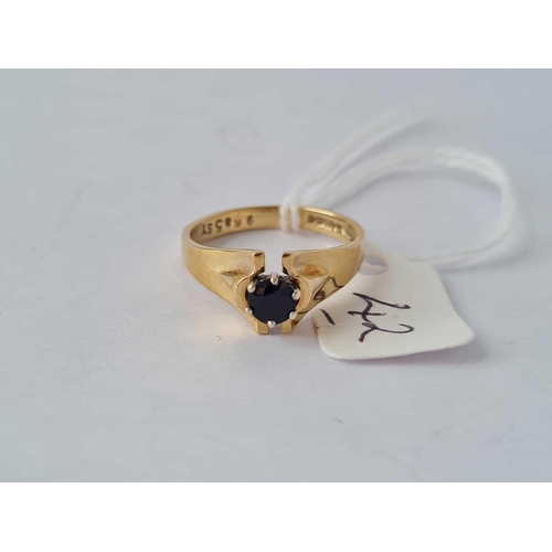 42 - A single stone sapphire ring in 9ct proud mount size O ½ 3.6g inc