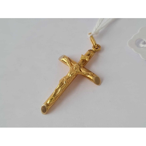 100 - A 18ct gold cross pendent � 2.4 gms